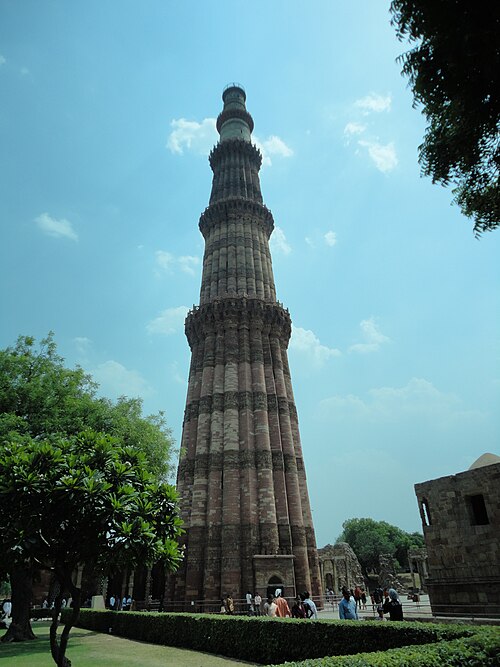 Black and white architectural landmark photograph used as a visual reference.